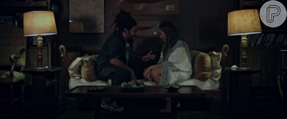 Rafaella Santos contracena com o vocalista Victor Hugo, o Vitin, no clipe de 'Querendo Te Encontrar'