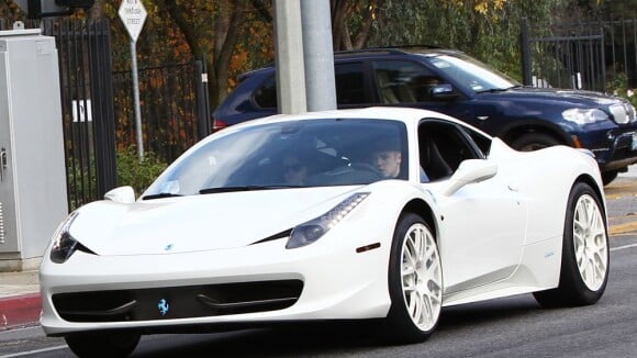 Justin Bieber leva Selena Gomez em casa de Ferrari após passarem noite juntos
