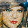 Taylor Swift ganha mural feito com 35 mil peças de Lego em parque na Inglaterra