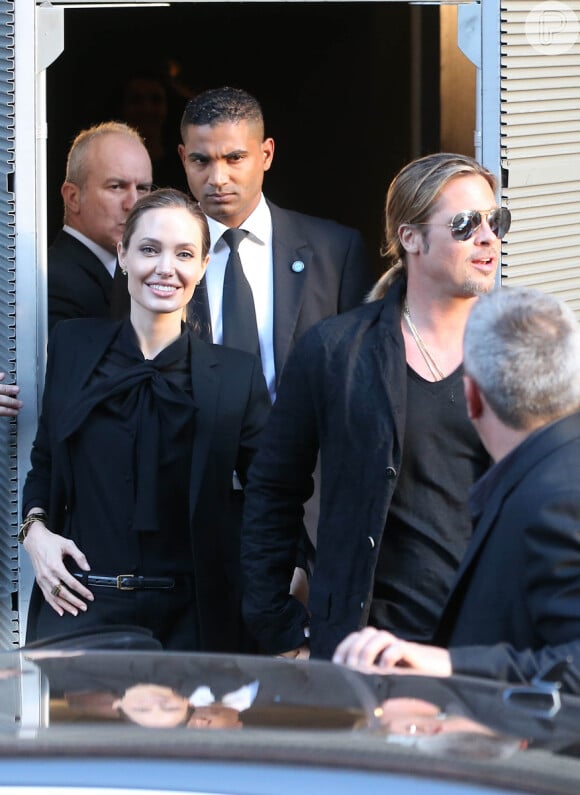 Angelina Jolie e Brad Pitt são casados e pais de seis filhos