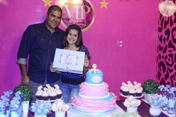 Maisa Silva completou 13 anos de idade no dia 22, mas comemorou a data especial nesta sexta-feira, 29 de maio de 2015. Para celebrar, a atriz, que recentemente atuou em 'Chiquititas', reuniu várias amigas em um SPA, em São Paulo. Mas além dos cuidados de beleza, a festa também teve bolo e muitos docinhos