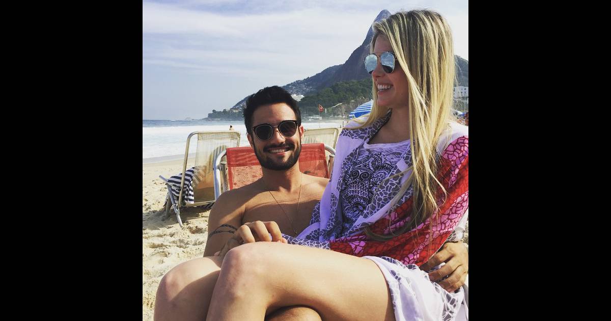 B Rbara Evans Curte Dia De Praia Com O Namorado Fabr Cio Assun O No Rio Purepeople