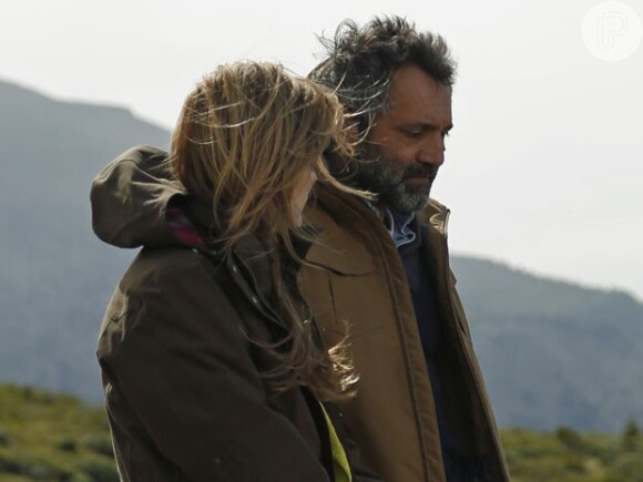 Miguel (Domingos Montagner) contou sobre o seu drama familiar do passado e para Júlia (Isabelle Drummond), na novela 'Sete Vidas'
