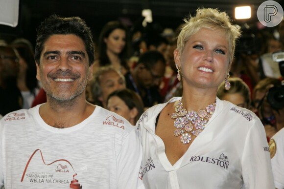 Xuxa e Junno Andrade estão felizes com o namoro