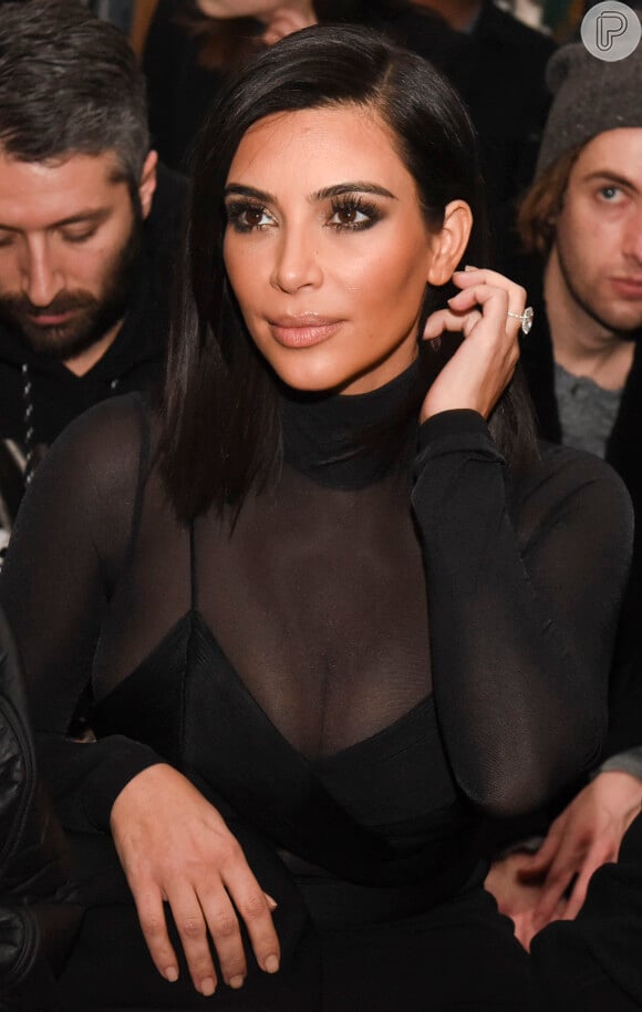 De acordo com publicação norte-americana, Kim Kardashian passou por três cirurgias no útero antes de fazer a inseminação artificial 
