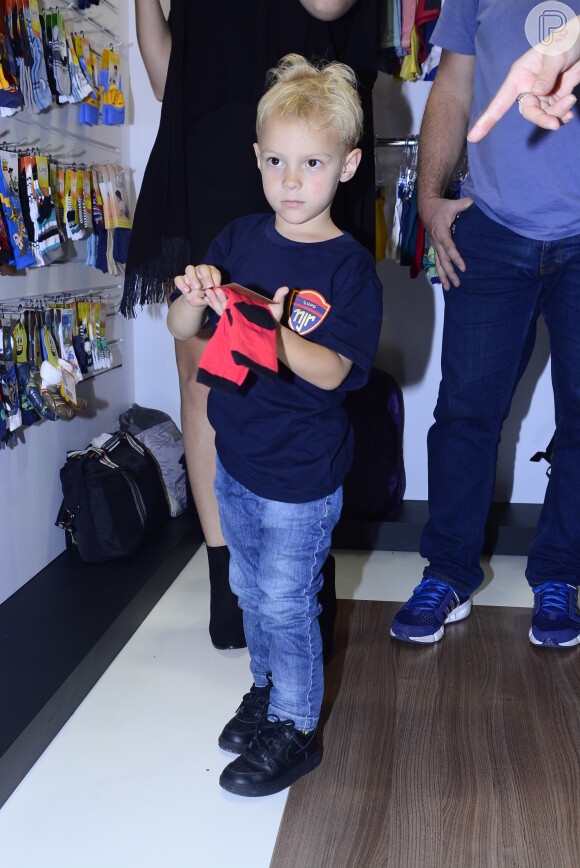 Davi Lucca, filho de Neymar, participa de feira de moda com a mãe, Carol Dantas, na tarde desta segunda-feira, 22 de junho de 2015, em São Paulo