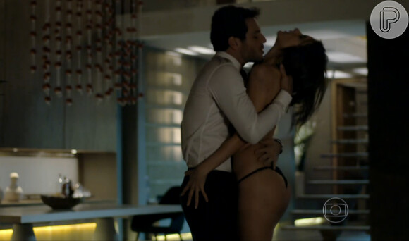 Alessandra Ambrosio estreou na novela 'Verdades Secretas' com uma cena de sexo ousada ao lado de Rodrigo Lombardi