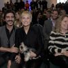 Xuxa vai a evento em São Paulo acompanhada de Junno Andrade e cachorrinho Eduardo