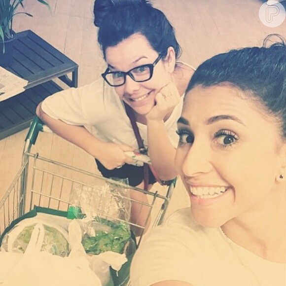 Bruna Vilela publicou foto com Fernanda Souza em sua conta do Instagram. 'Ontem nós aprontamos na consultoria no mercado e amanhã é na casa dela! A gente se diverte tanto', escreveu