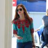 A blusa A.Brand de R$ 1.698 e a mala Louis Vuitton de R$ 11.200 foram as escolhas da atriz para embarcar no aeroporto Santos Dumont, no Rio de Janeiro
