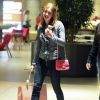 Durante um passeio no shopping, a atriz usou bolsa Chanel de R$ 8.000
