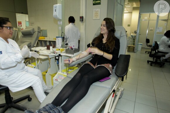 Mariana Molina também doou sangue no Hemorio