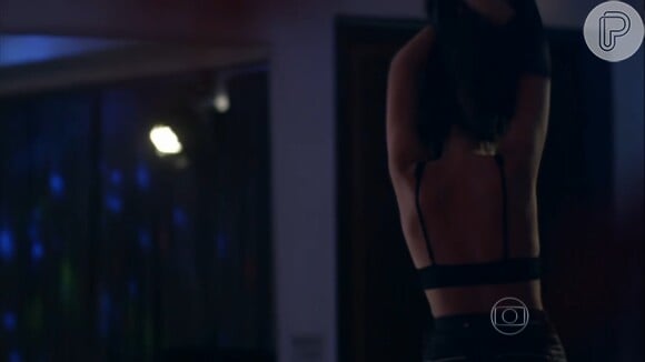 No último capítulo de 'Verdades Secretas', Agatha Moreira também apareceu de lingerie em cenas quentes com o personagem de Reynaldo GIanecchini