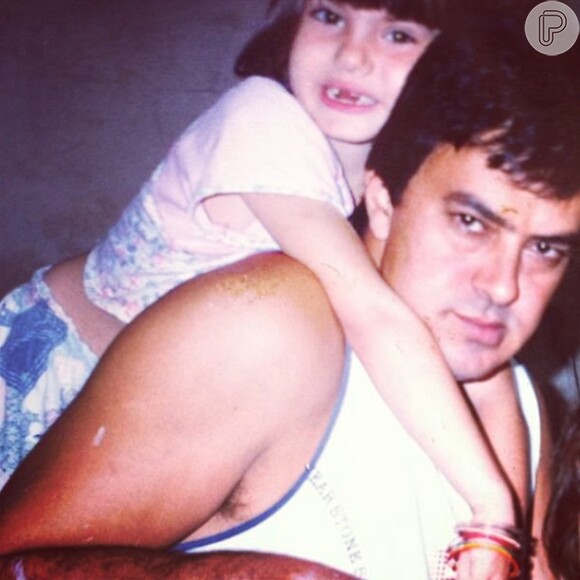 Ainda pequena, Camila com o pai, Sérgio Queiroz