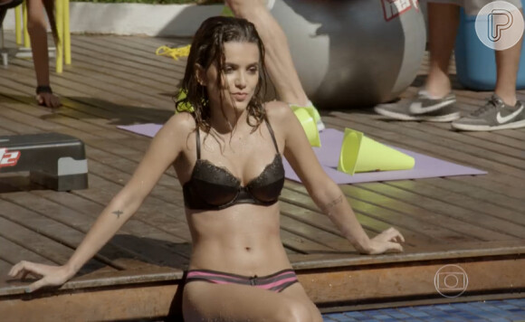 Manu Gavassi exibiu boa forma ao aparecer de lingerie em cena de 'Malhação'