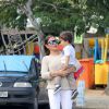 Juliana Paes levou os filhos, Pedro e Antonio, para brincar em um parquinho da Lagoa Rodrigo De Freitas, Zona Sul do Rio de Janeiro, neste sábado