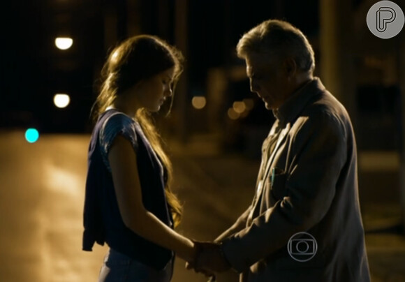 Hilda (Ana Lucia Torre) conta para Rogério (Tarcísio Filho) que Angel (Camila Queiroz) estava fazendo programas, na novela 'Verdades Secretas'