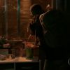 Wolnei (Peter Brandão) é baleado na chacina e, ao ser socorrido pelos policiais, eles descobrem uma grande quantidade de entorpecentes em sua mochila, na novela 'Babilonia'