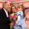 Ticiane Pinheiro recebe o ex-marido, Roberto Justus, e a filha, Rafaella, na comemoração do seu aniversário de 37 anos, no 'Programa da Tarde', nesta segunda-feira, 17 de junho de 2013