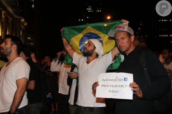 Bruno Gagliasso participa de protesto no Rio de Janeiro, em 17 de junho de 2013
