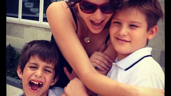 Isabeli Fontana mostro foto de farra com os filhos, Zion e Lucas