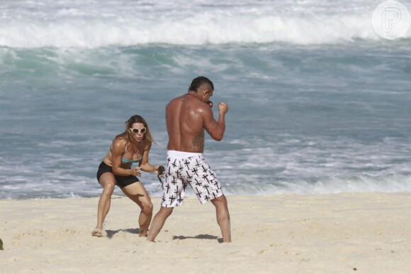 Joana Prado treina com Vitor Belfort nas areias da praia da Barra, RJ