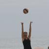 Além da yoga, Fernanda Lima gosta de jogar vôlei de praia