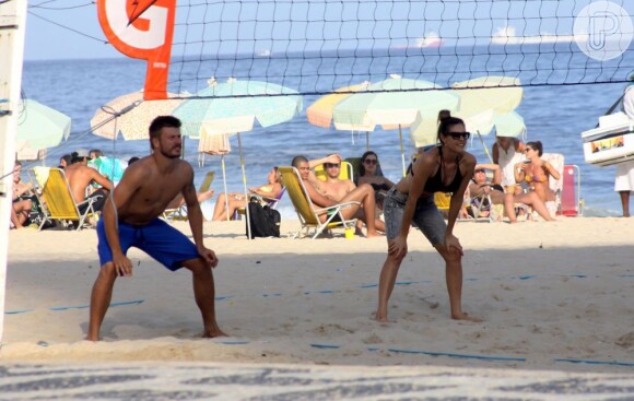 Fernanda Lima e Rodrigo Hilbert também são companheiros na quadra de vôlei de praia