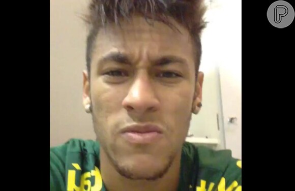 Neymar publicou um vídeo nos bastidores da Seleção Brasileira fazendo caretas com outros jogadores