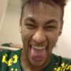 Neymar, o namorado de Bruna Marquezine, fez várias caretas no vídeo