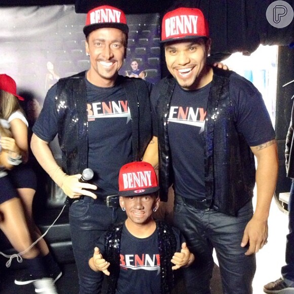 Rodrigo Faro se veste de Naldo Benny e posa ao lado do cantor de funk. A foto foi publicada no Instagram em 24 de junho de 2013