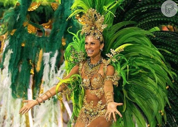 A paranaense foi rainha de bateria da escola de samba carioca Grande Rio por duas vezes. A foto foi tirada durante o desfile do Carnaval de 2007