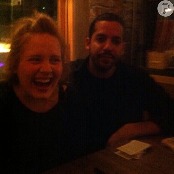 Adele publica uma foto em sua conta do Instagram ao lado do mágico David Blaine, nesta terça-feira, 25 de junho de 2013