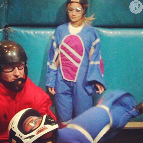 Jordan Ozuna é flagrada ao lado de Justin Bieber em um local para a prática de skydiving em Las Vegas