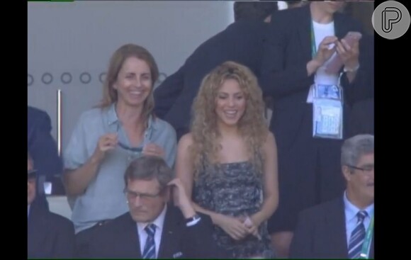 Shakira vai ao Estádio Castelão para torcer pelo marido, Gerard Piqué, que joga pela seleção da Espanha. O time venceu a Itália por 7x6 e disputará a final com o Brasil