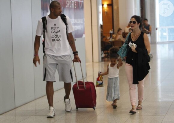 Samara Felippo com o marido, o jogador de basquete Leandrinho, e a filha mais velha do casal, Alicia