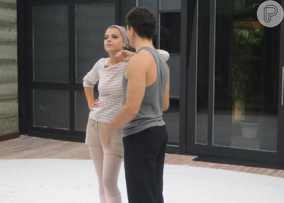 Durante a edição de 2011 da 'Dança dos Famosos', Milena Toscano deu um jeito nas costas em sua apresentação do ritmo forró
