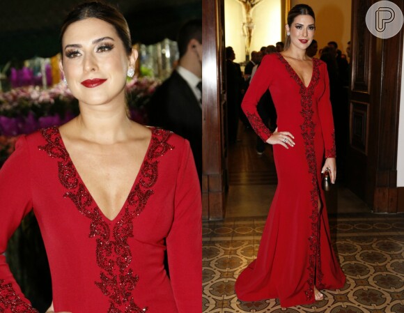 Fernanda Paes Leme foi ao casamento de Preta Gil e Rodrigo Godoy, em maio de 2015, com um vestido vermelho exclusivo. O modelito cheio de cristais Swarovisky foi criado por ela junto com o stylist Yan Accioly e o estilista Davidson Zanine