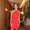 Sophie Charlotte escolheu um vestido vermelho curtinho da marca Egrey para participar da coletiva de imprensa da novela 'Babilônia'