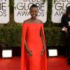 Lupita Nyong'o roubou os holofotes com vestido vermelho vibrante Ralph Lauren no Globo de Ouro 2014