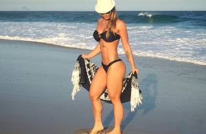 Paolla Oliveira Posa De Biquini Na Piscina E Fas Elogiam Corpao Exemplo De Beleza Purepeople