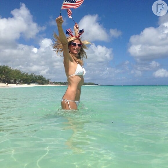 Heidi Klum publica foto de biquíni no Dia da Independência dos Estados Unidos, em 4 de julho de 2013