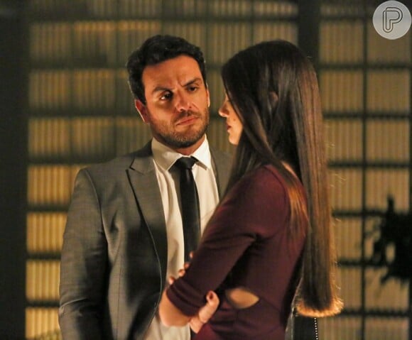 Angel (Camila Queiroz) garante para Alex (Rodrigo Lombardi) que não vai se envolver com ele de novo, na novela 'Verdades Secretas', em 10 de agosto de 2015