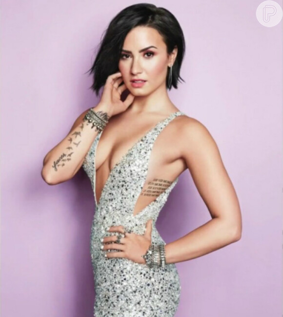 Demi Lovato usou sua conta do Instagram na noite desta terça-feira, 5 de agosto de 2015, para rebater as críticas recebidas pelo seu ensaio na revista 'Cosmopolitan'