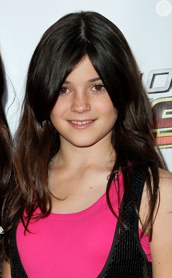 Aos 10 anos, Kylie Jenner tinha uma aparência completamente diferente. A menina tinha os lábios mais finos e sardas no rosto
