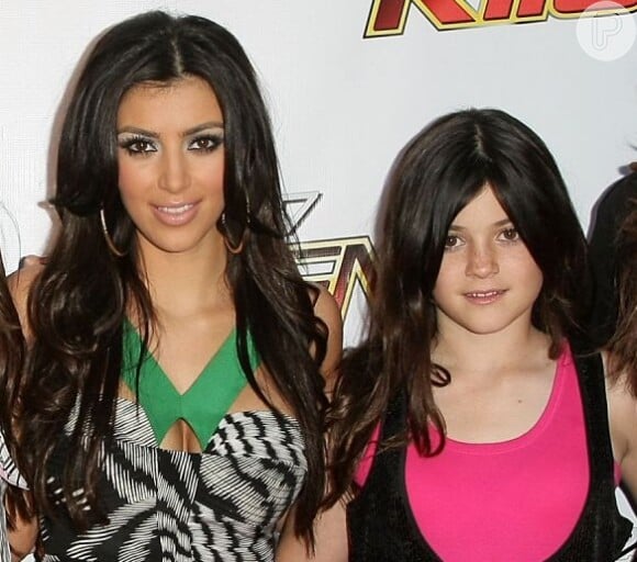 Em 2008, com 27 e 10 anos, respectivamente, Kim Kardashian e Kylie Jenner apresentavam poucas semelhanças físicas