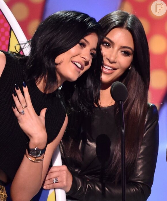 As irmãs Kim Kardashian e Kylie Jenner estão cada vez mais parecidas!