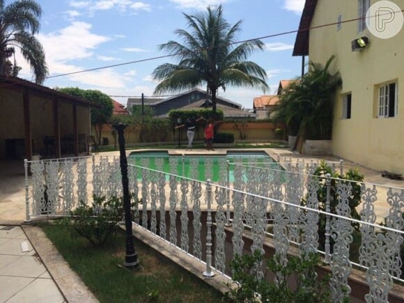 Ludmilla mora com a família em uma mansão de oito cômodos na Ilha do Governador, no Rio, comprada à vista