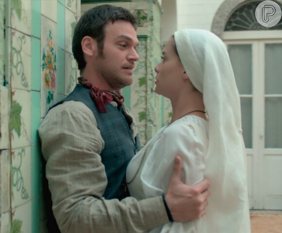 Pedro (Emílio Dantas), outro criado do casarão, é apaixonado por Lívia (Alinne Moraes) na novela 'Além do Tempo'
