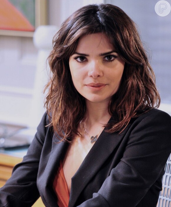 Aline (Vanessa Giácomo) fica com os documentos que comprovam o golpe de Félix (Mateus Solano), após a morte de César (Antonio Fagundes), em 'Amor à Vida'